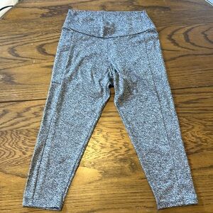Womens capri leggings.